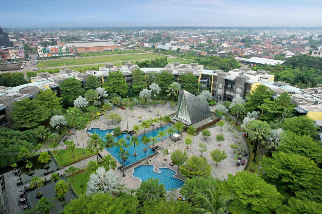 Novotel Palembang Exterior photo